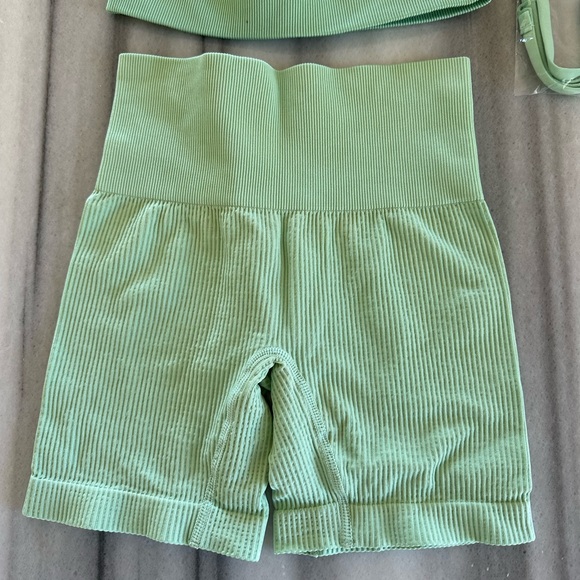Active Wear Work Out Two Piece Shorts Set XS NEW - Picture 6 of 6
